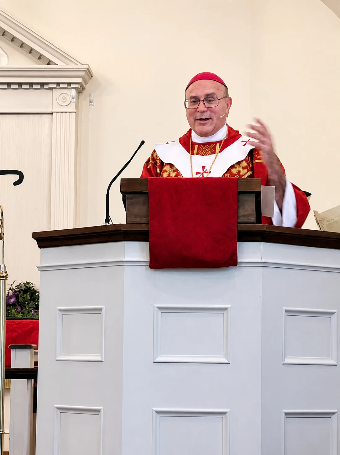 The Most Revd. Raúl Eugenio Toro Jr., Archbishop Primate, preaching from the pulpit